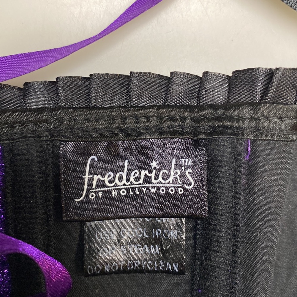 Corset - Picture 2 of 4